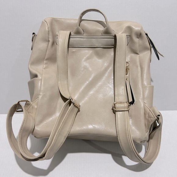 Modern + Chic vegan leather backpack - Picture 2 of 6
